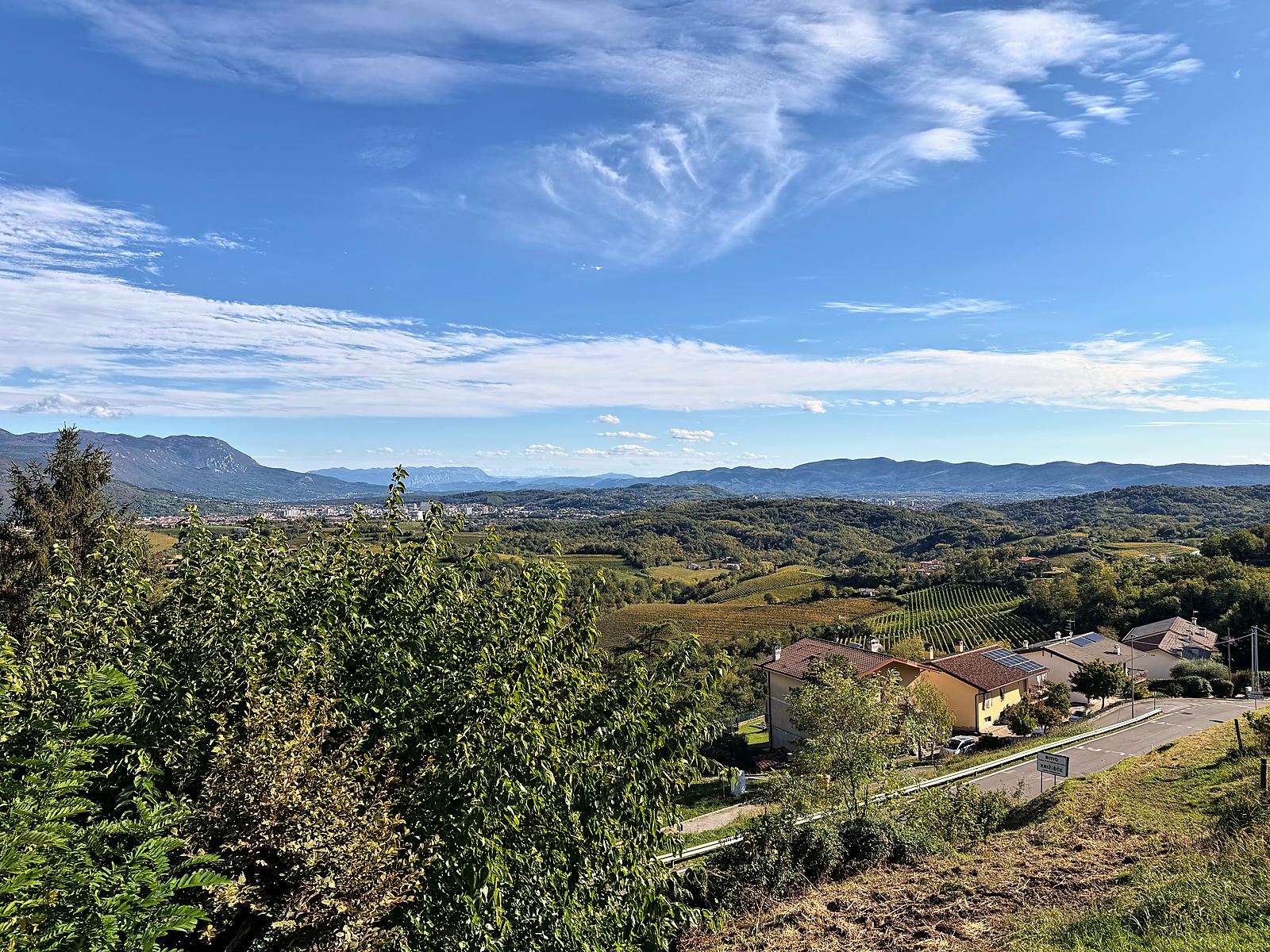 Un grande cielo sulle colline del Collio